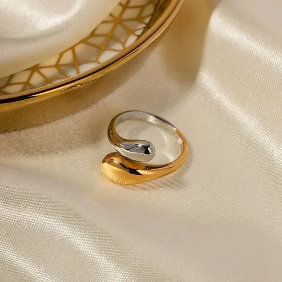 Samantha 18K Gold-Plated Adjustable Ring Retail $58.00 - Picture 4 of 9